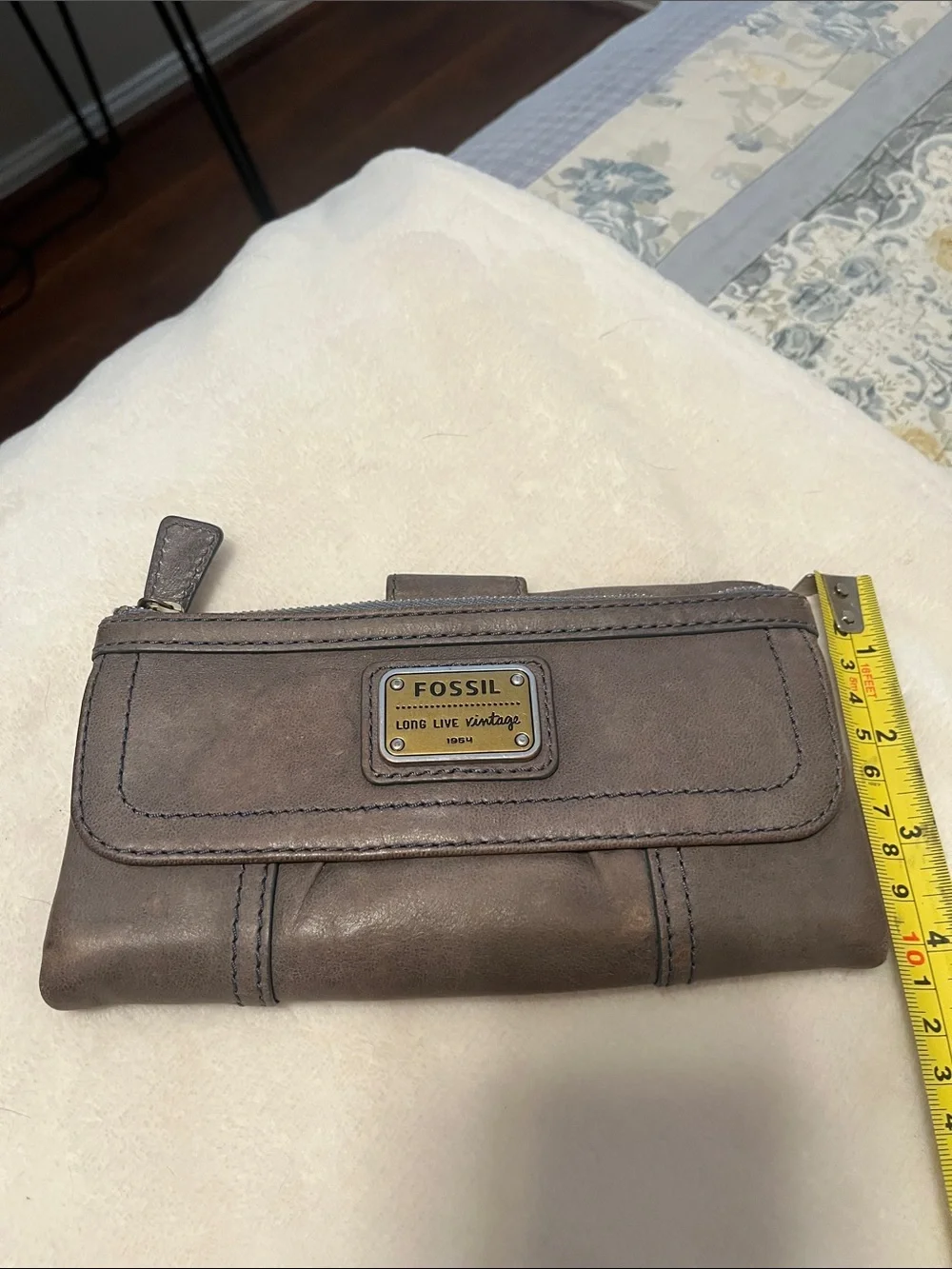 Fossil Distressed Gray/Taupe Leather Zip Wallet for Women